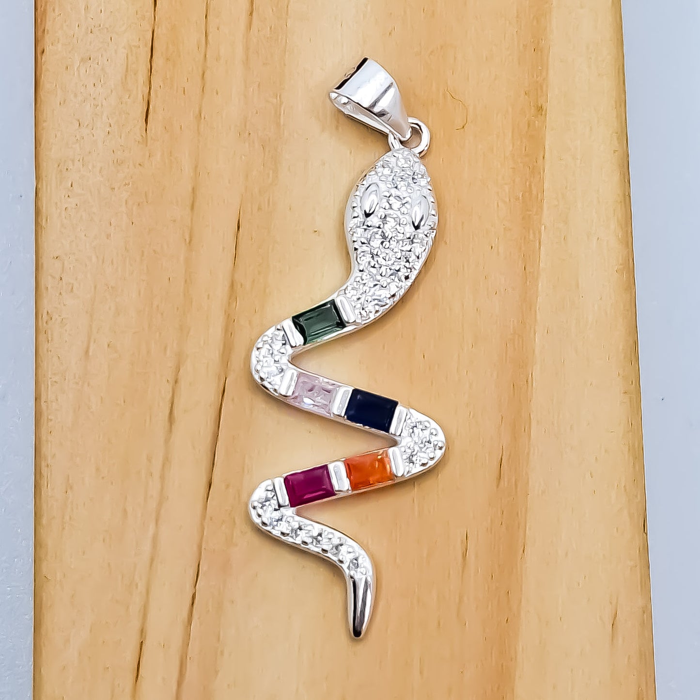 Dije Serpiente Zirconia