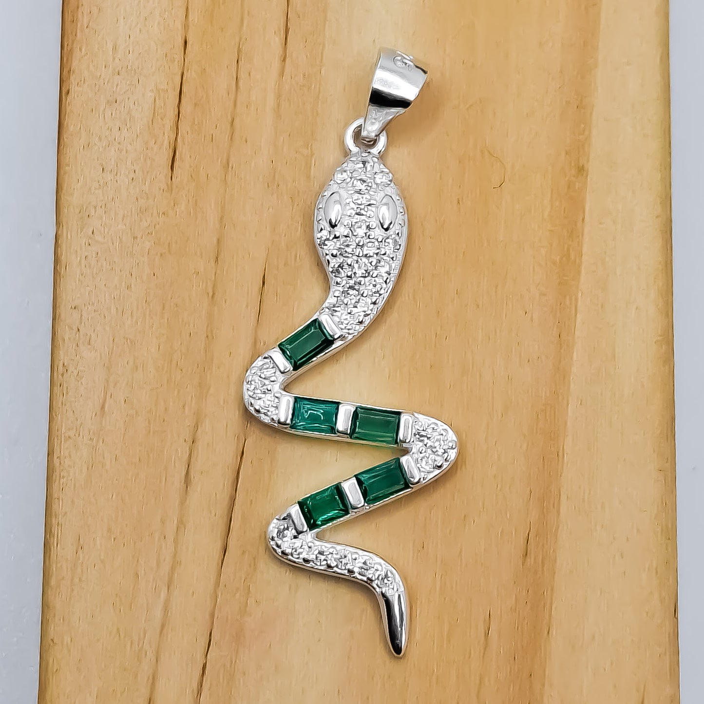 Dije Serpiente Zirconia