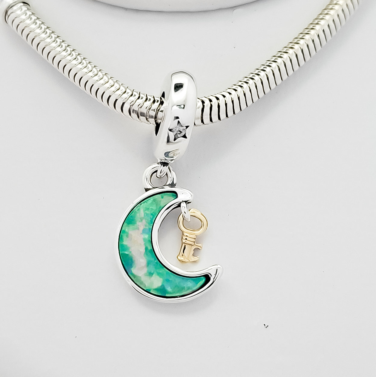 Charm Media Luna