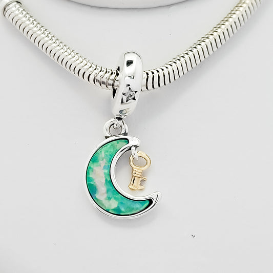 Charm Media Luna