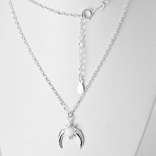 Collar Media Luna Opalo