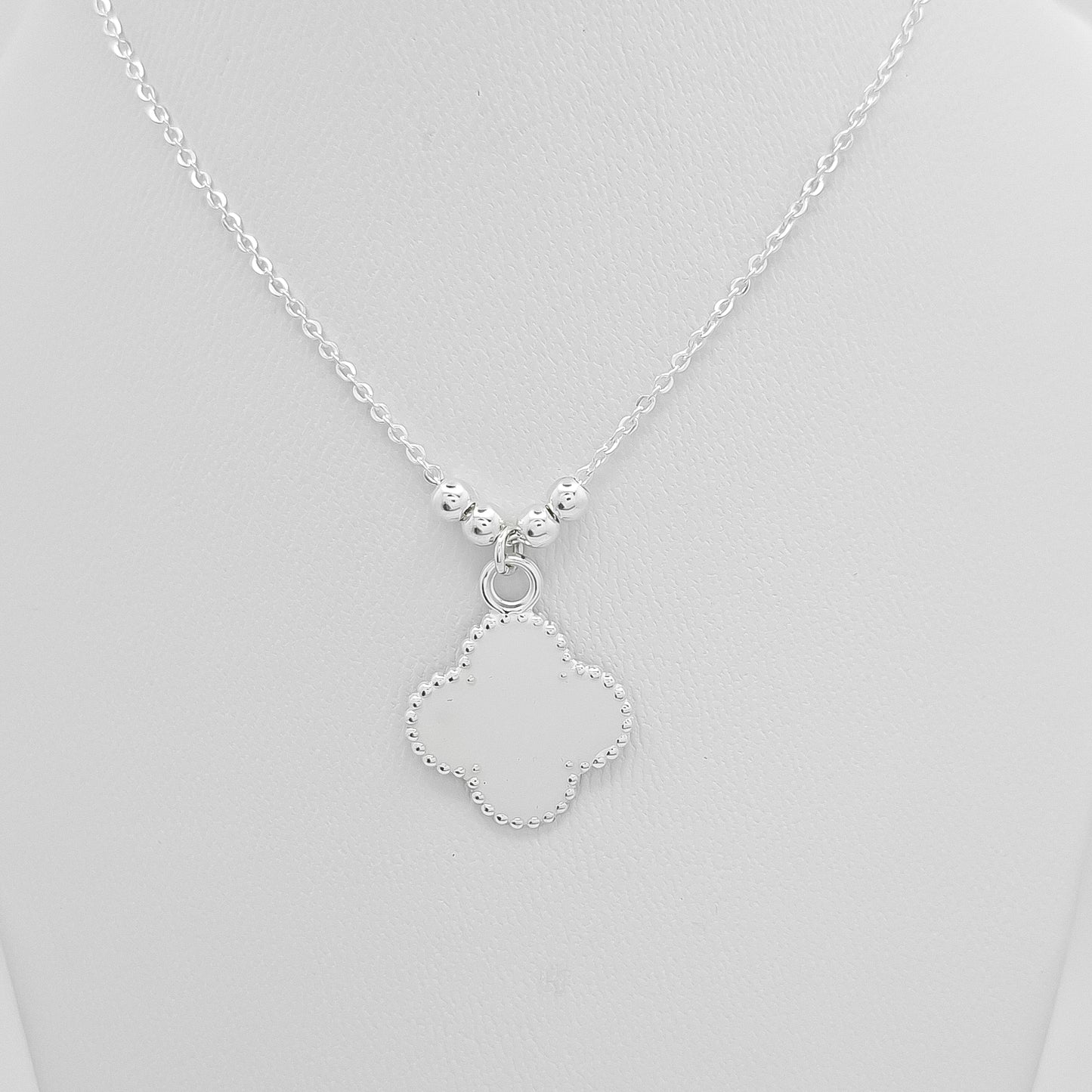 Collar Van Blanco