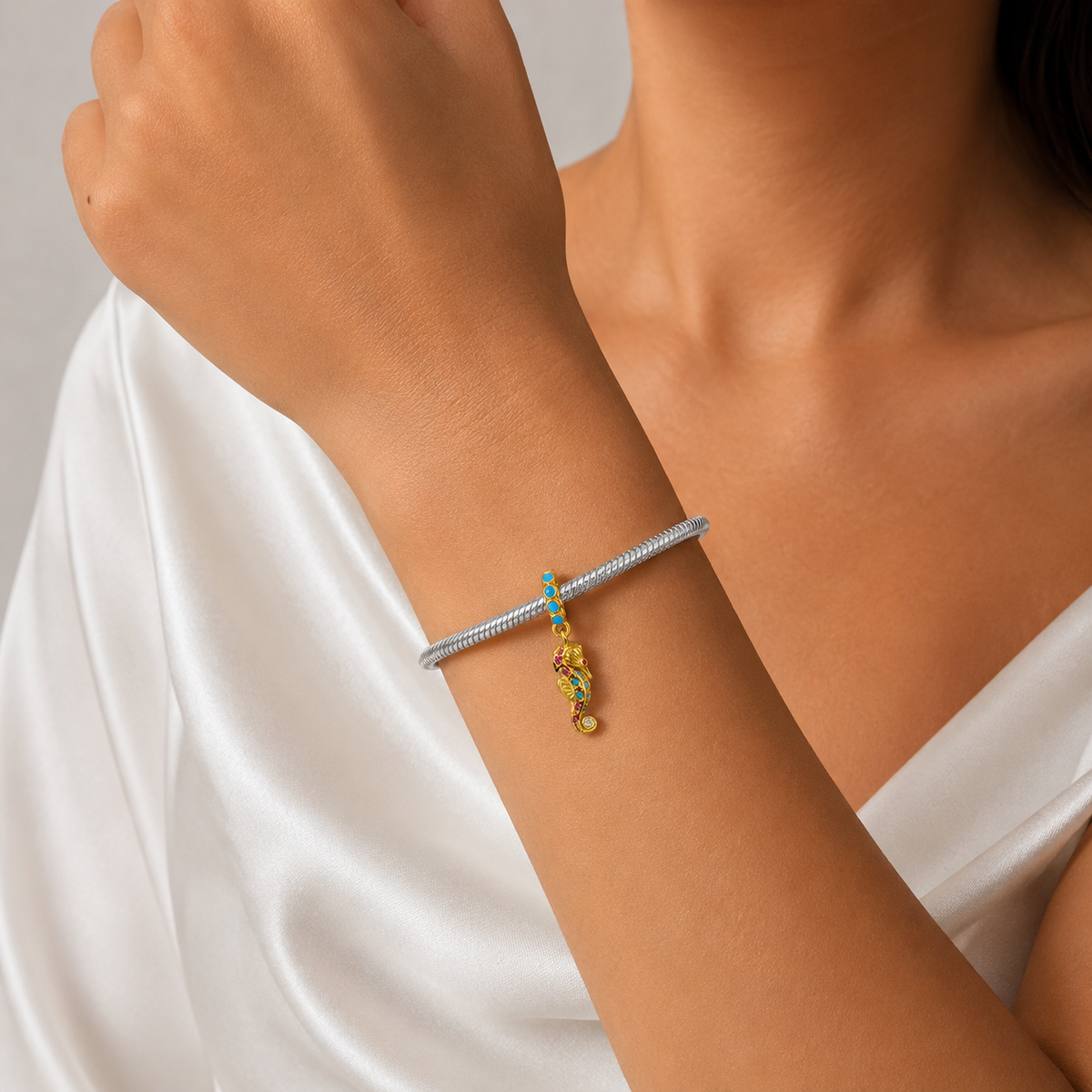 Charm Caballito Mar Dorado Plata Ley 925