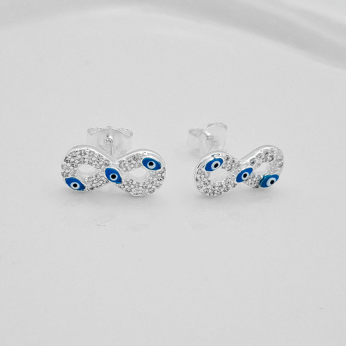 Arete Infinito Ojos Zirconia