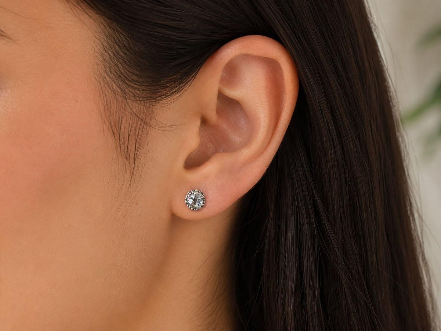 Aretes Inspirados  Circulo Flor de Lis Estilo Pan en Plata Ley .925