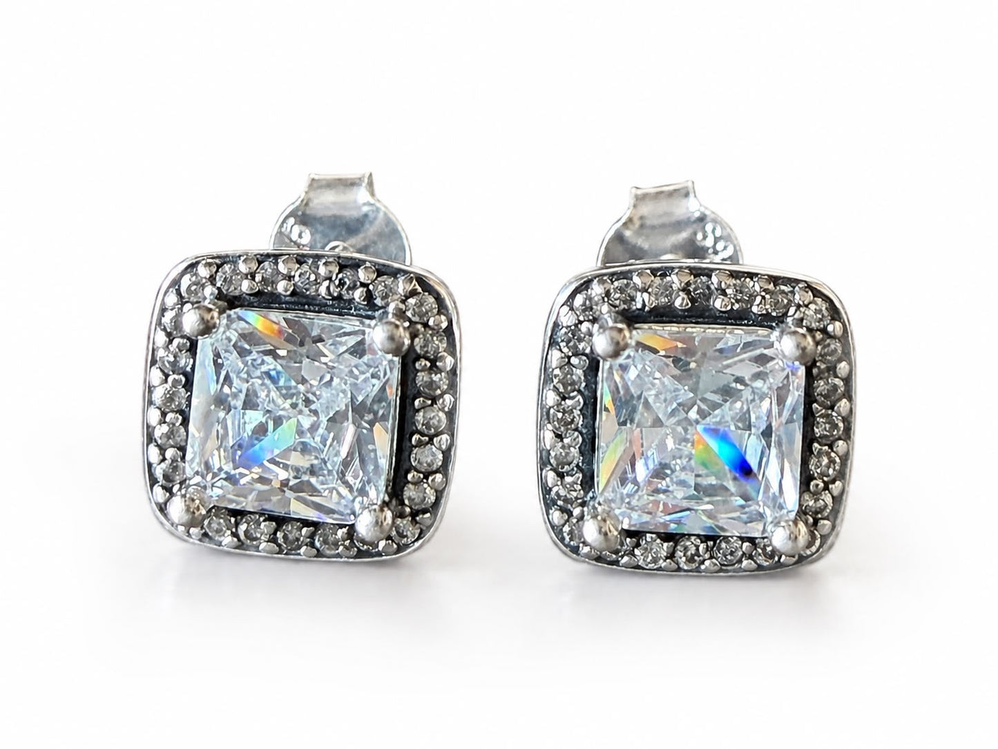 Aretes Inspirados Cuadro Zirconia Estilo Pan en Plata Ley .925