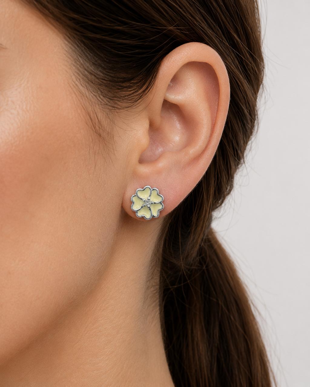 Aretes Inspirados Trebol Estilo Pan en Plata Ley .925