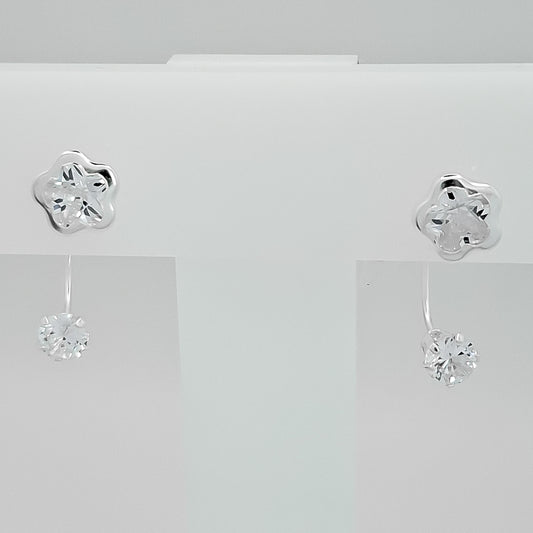 Arete Curvo Flor Blanca