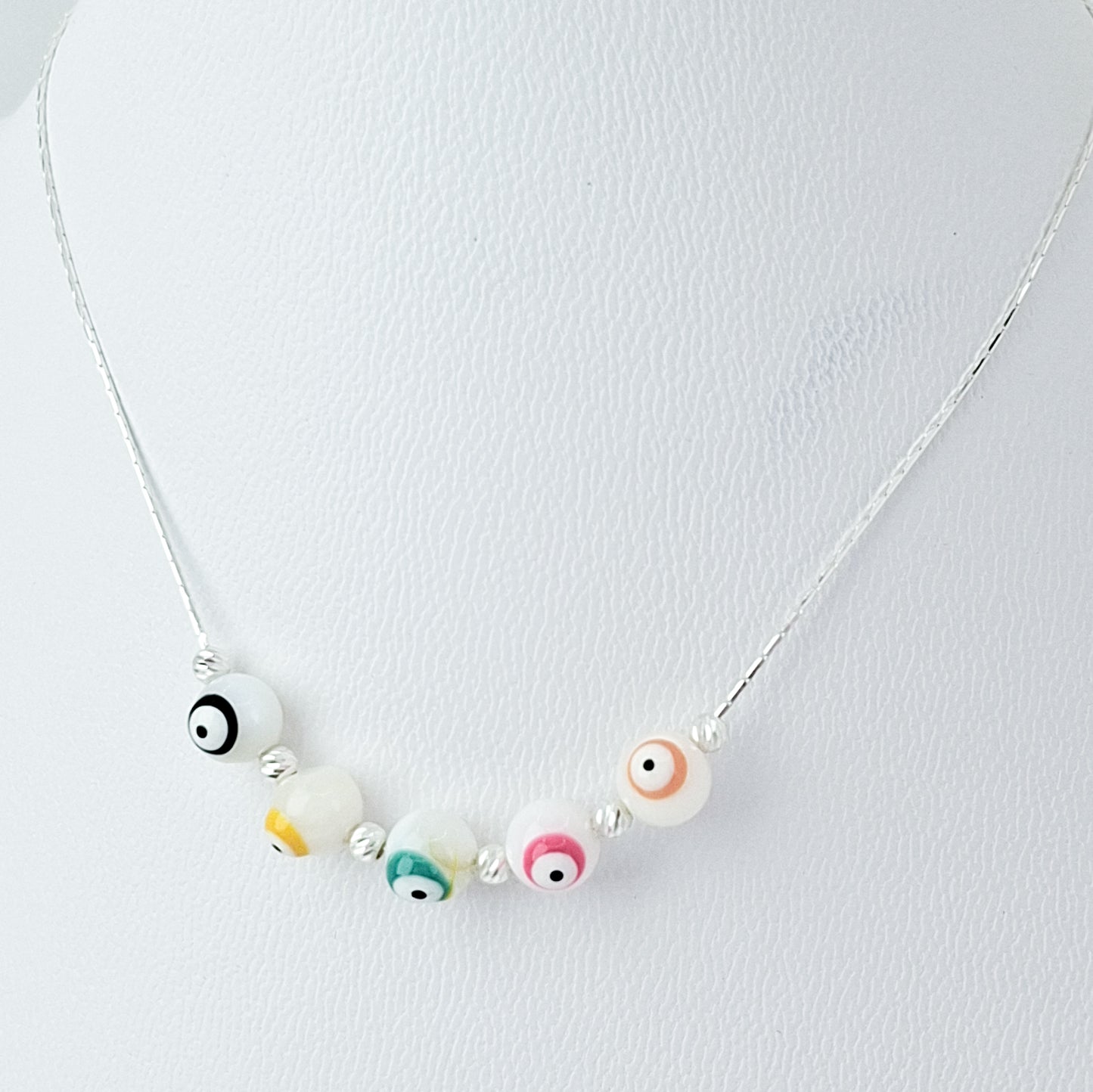 Collar Ojitos Blancos