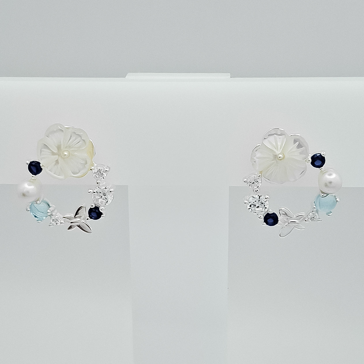 Arete Flor Blanca Zirconia